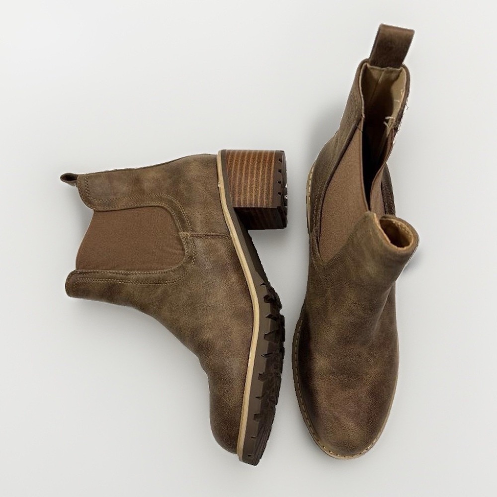 Corkys Doohickey Chelsea Boots Taupe Brown Lug Sole Ankle Booties Size 9 Comfort
